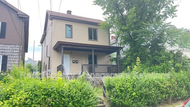 Building Photo - 122 E 16th Ave