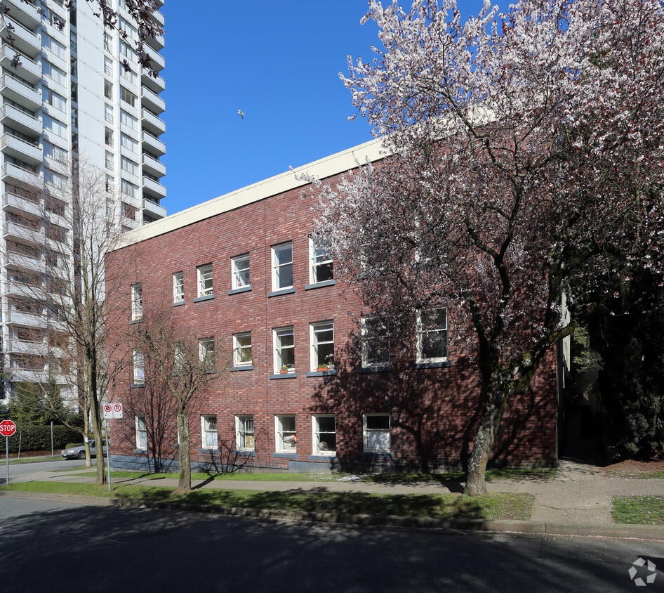 Building Photo - The Linton