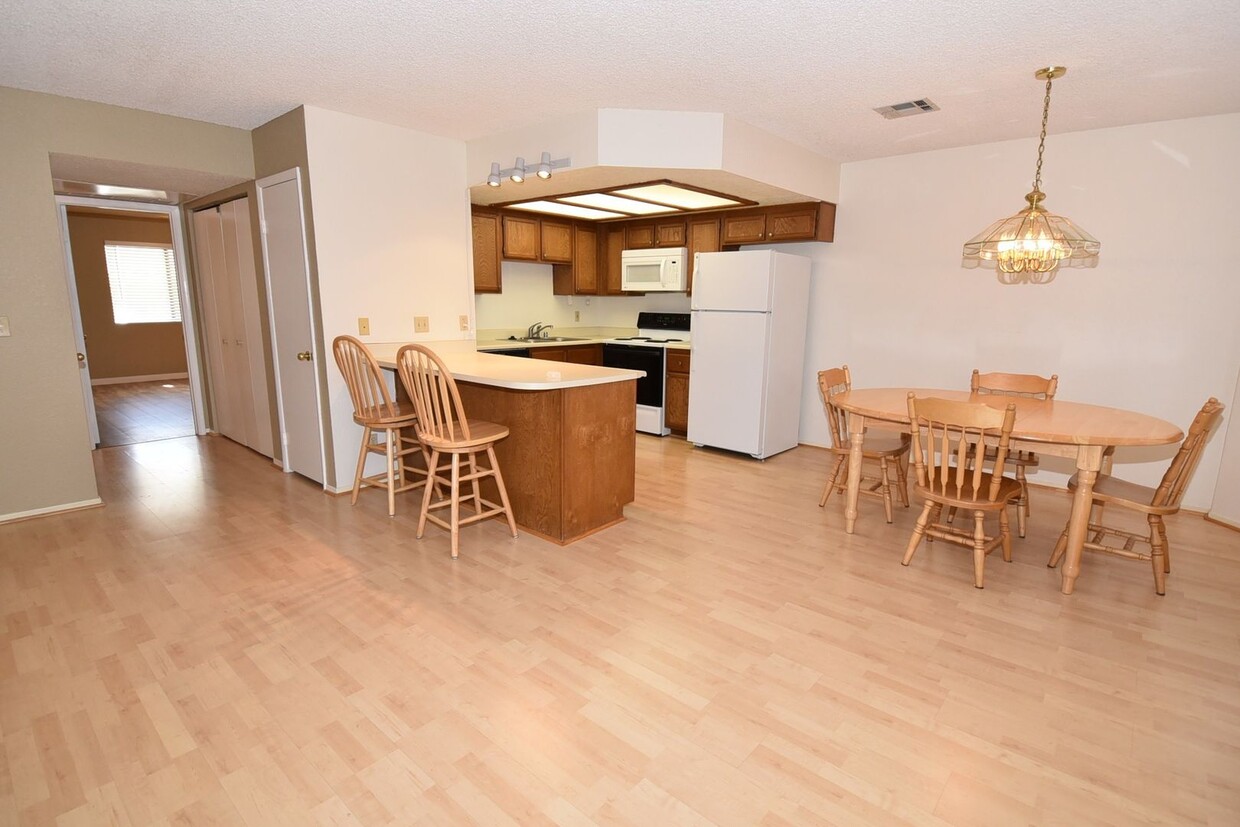 Primary Photo - Cozy 2 Bedroom Condo on the 2nd Floor At T...