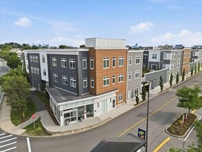 Building Photo - 60 Cross St E
