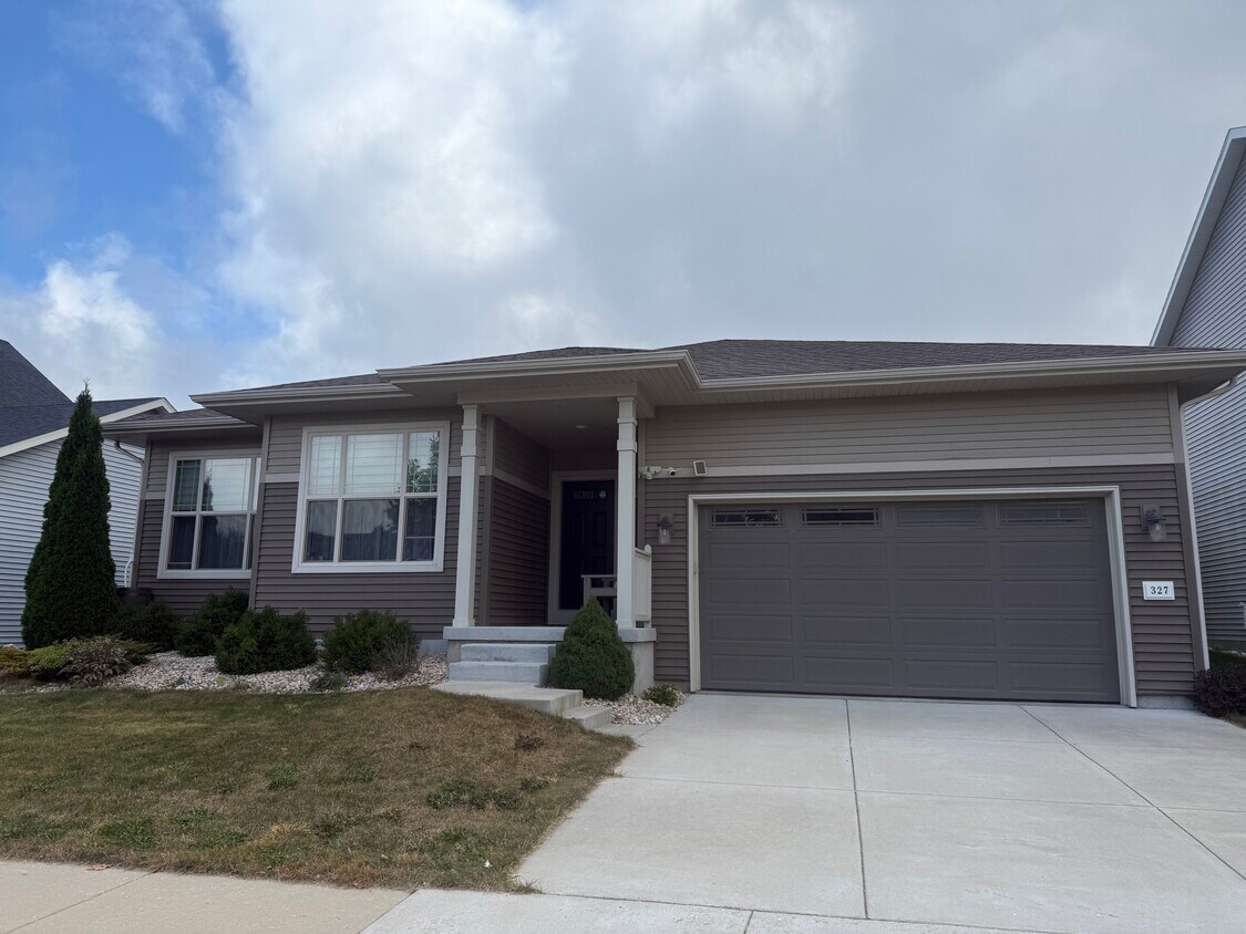 Foto principal - 327 Sunshine Ln