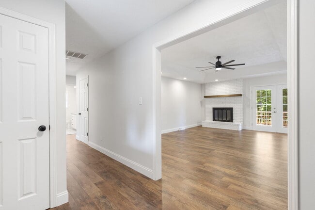 Building Photo - 3259 S Elmira Ave