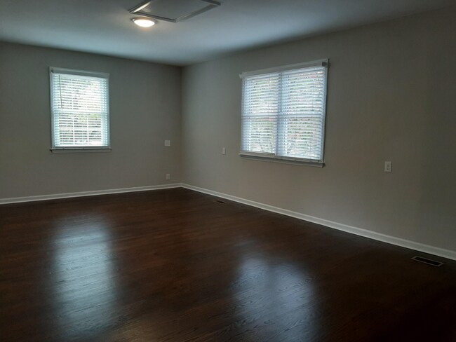 Foto del edificio - 805 NW Maynard Rd