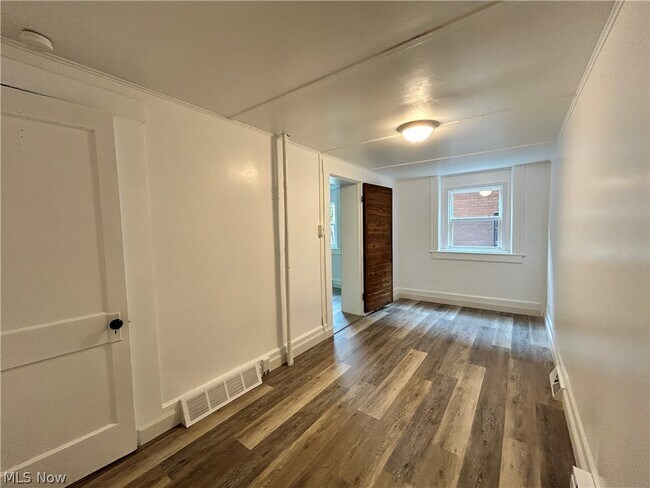 Foto del edificio - 102 N 3rd St