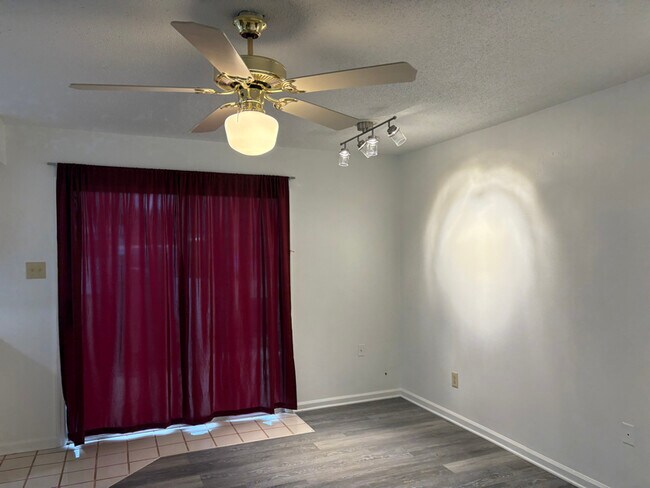 Foto del edificio - 232 Hilda St