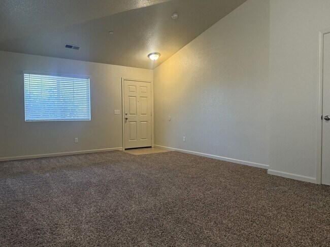 Foto del edificio - Don’t miss out on this 3 bedroom/2bath hom...