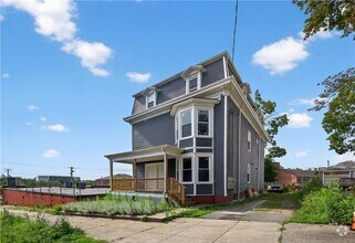 Building Photo - 14 Duncan Ave