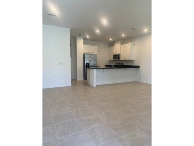 Photo - 3 bedroom 2.5 bath with 2 car garage House