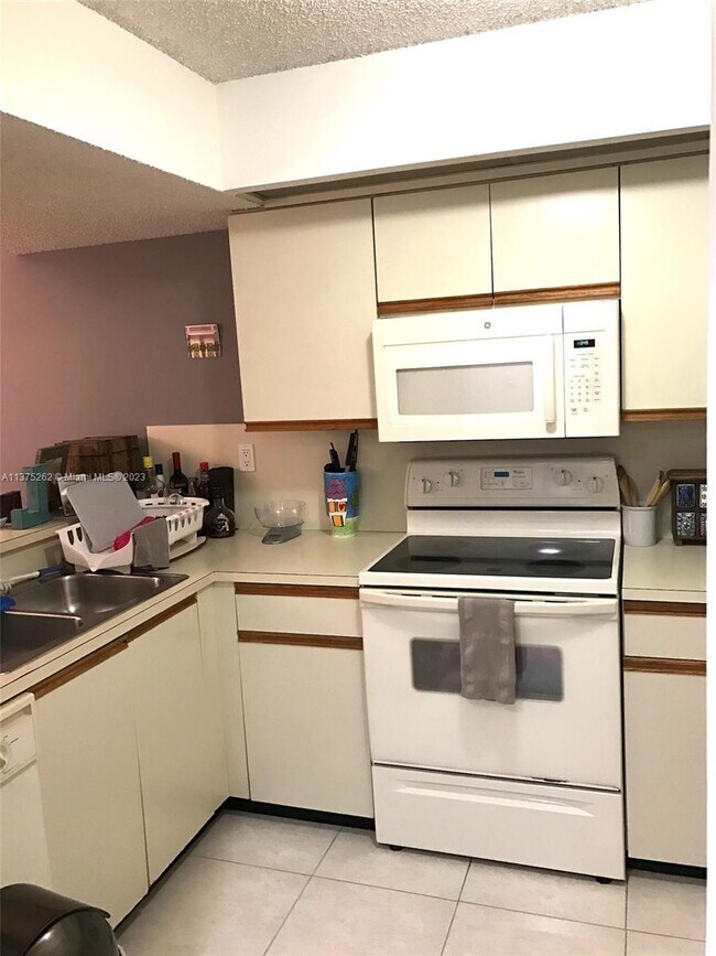 Foto del edificio - 8811 SW 132nd Pl