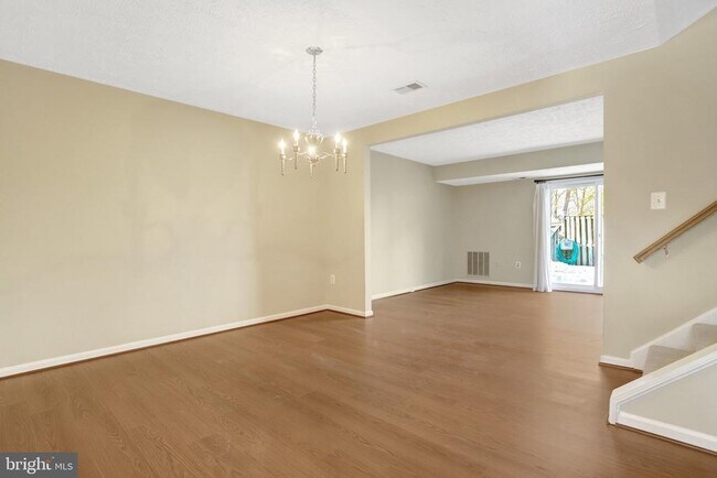 Foto del edificio - 5759 Independence Cir