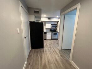 Building Photo - 2807 Beauchamp St