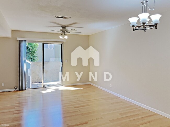 Building Photo - 2 br, 1.5 bath Townhome - 6151 Camino Verd...