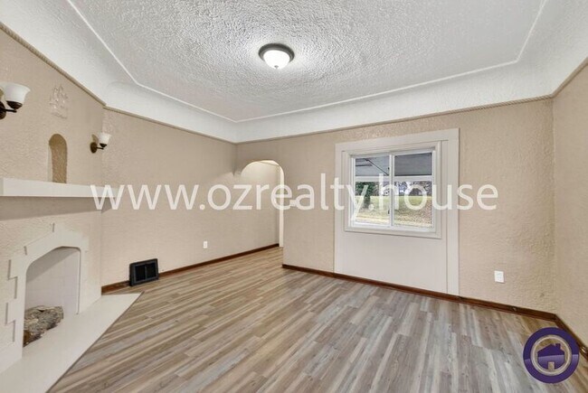 Foto del edificio - 1766 Milburn Ave