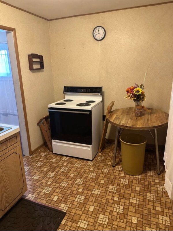 Building Photo - 738 E York Ave