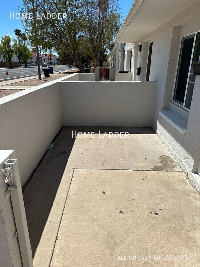 Foto del edificio - 2262 E Broadway Rd