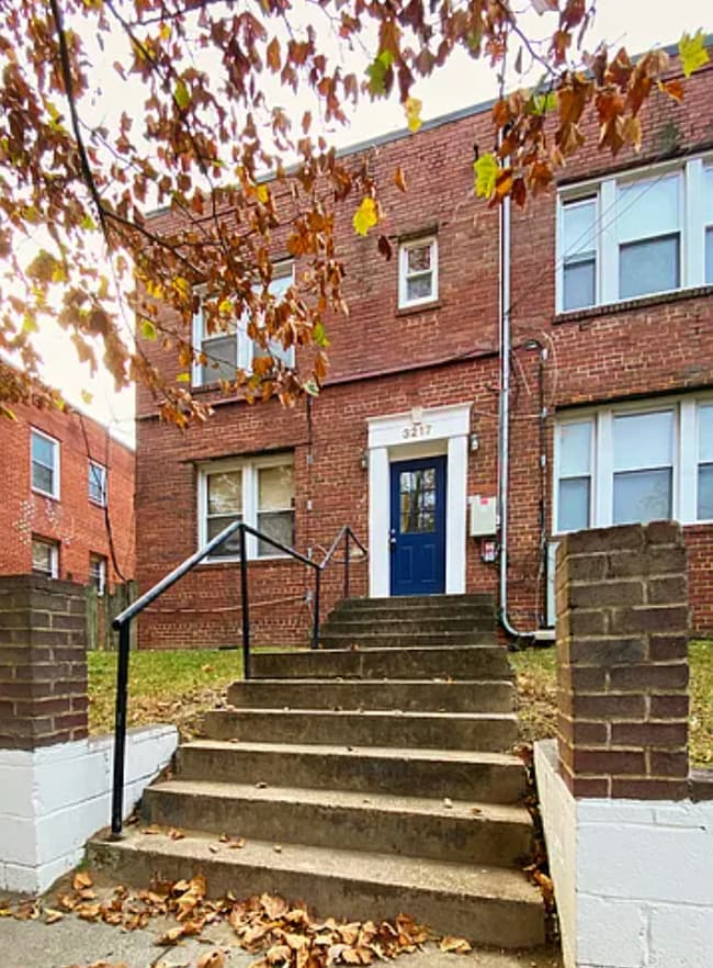 Building Photo - 3217 Dubois Pl SE