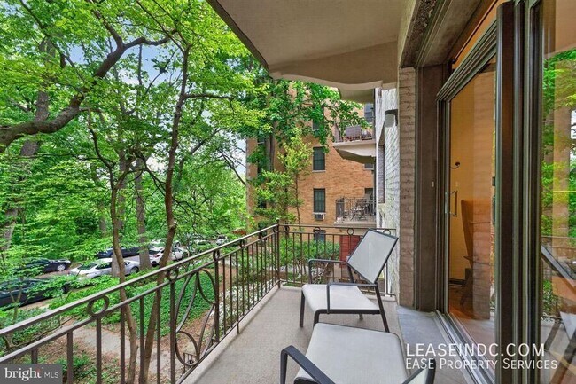 Foto del edificio - 2310 Ashmead Pl NW