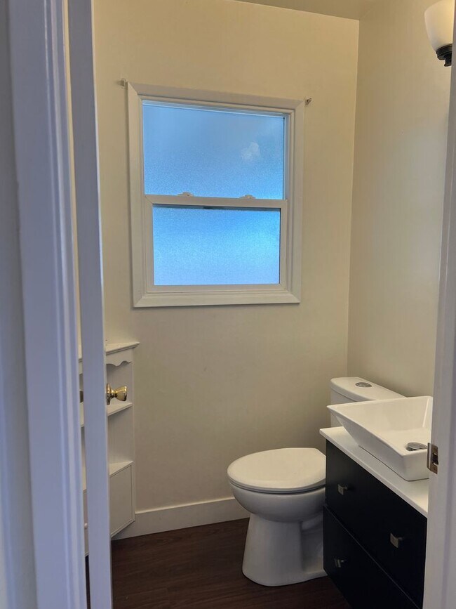 Building Photo - 3 bedroom house for rent