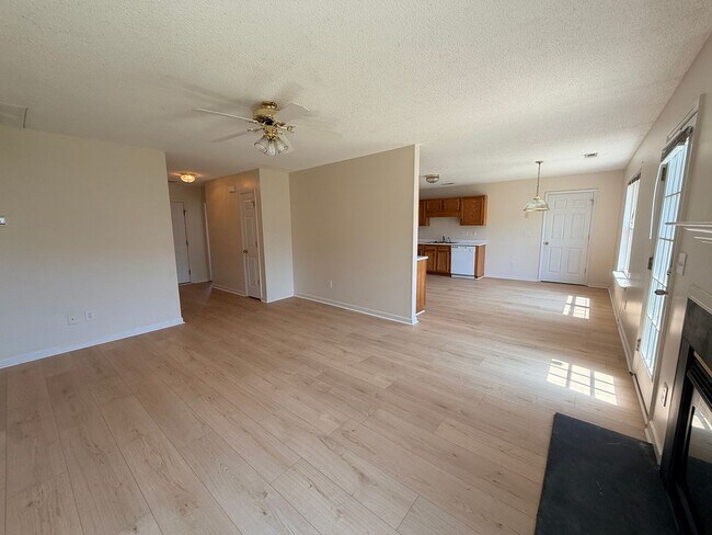 Building Photo - 908 Mourning Dove Pl