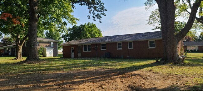 Foto del edificio - 113 S Broadview Cir Dr