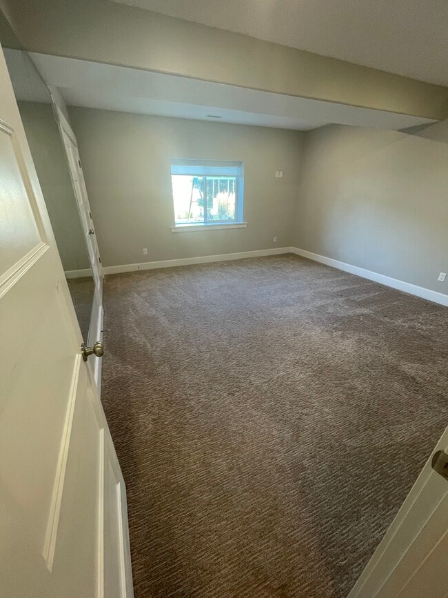 Building Photo - 976 N 200 E
