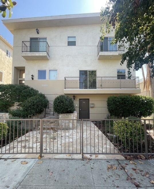 15024 Magnolia Blvd, Sherman Oaks, CA 91403 Townhome Rentals in