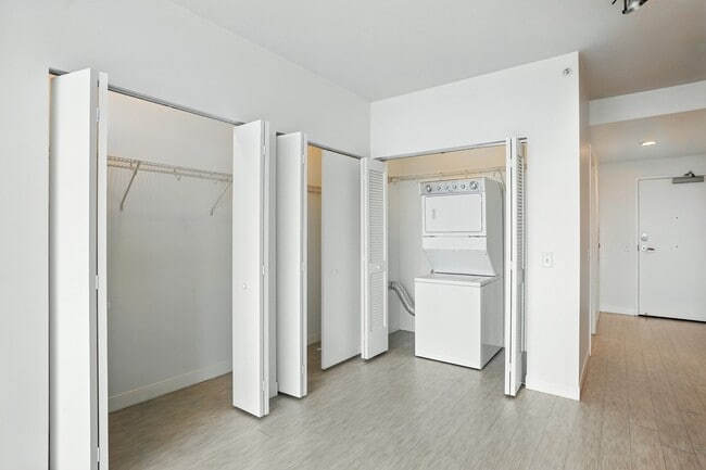 Building Photo - 155 Forest Ave