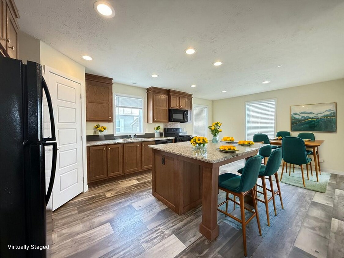 Foto principal - 2023 Peregrine Ave NW