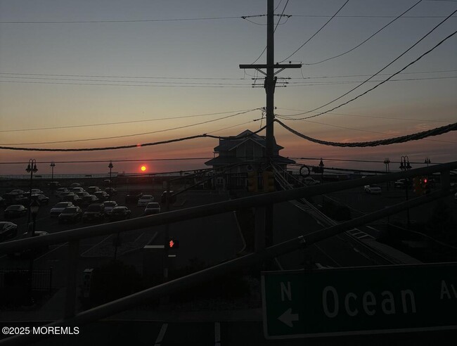 Foto del edificio - 1076 Ocean Ave