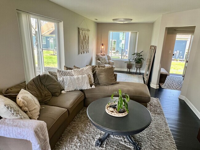 Foto del edificio - 2720 Preston Ct