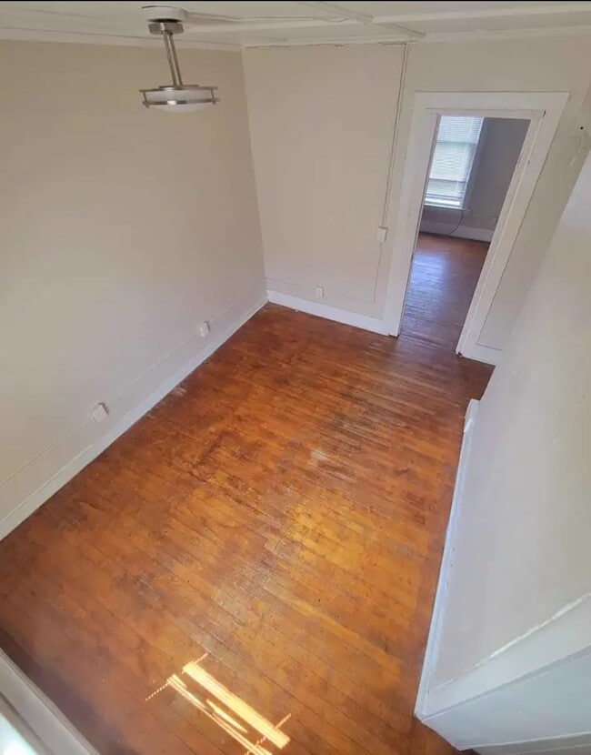 Building Photo - 833 Leray St