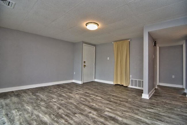 Building Photo - 100 Parkway Blvd #12