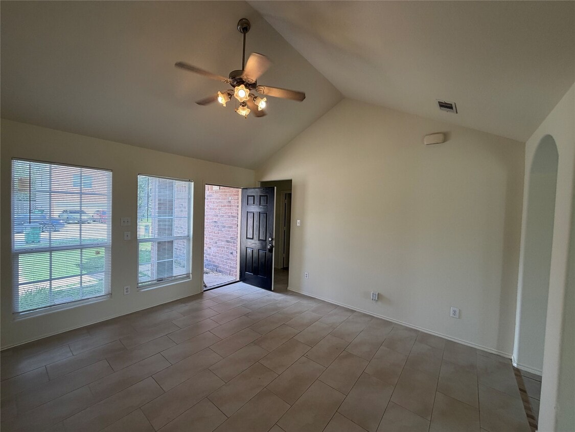 Building Photo - 12608 Rio Lindo St