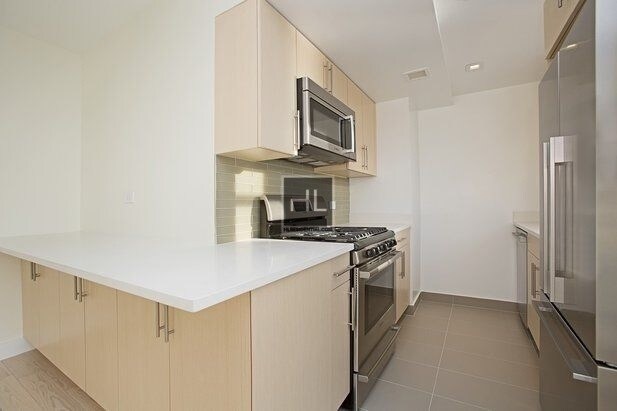 Building Photo - 110 Horatio St