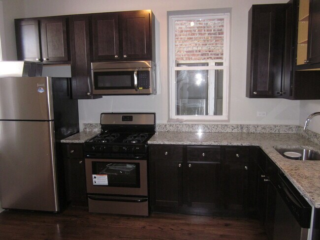 Foto del edificio - 2642 W HADDON AVE