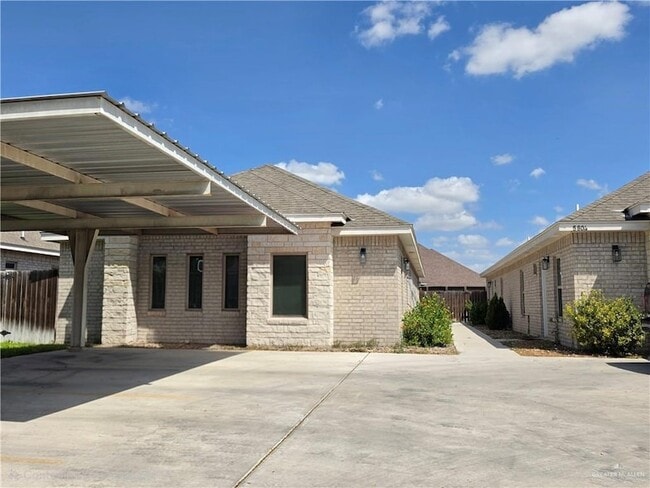 Building Photo - 5804 Nightingale Ave