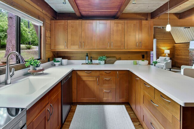 Building Photo - Bainbridge Island Retreat with Modern Comf...
