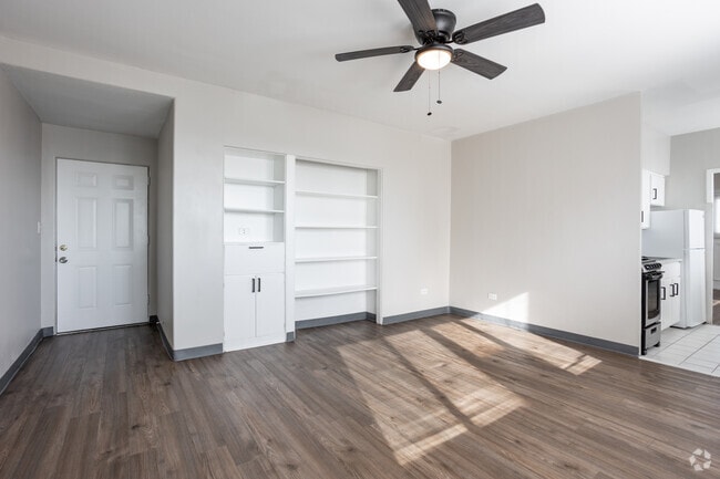 1BR, 1BA - 500SF - Living Room - Ashley Towers