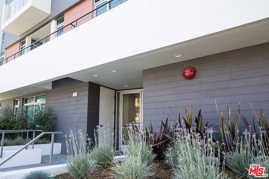 Photo - 938 S Orange Grove Avenue Unit 405