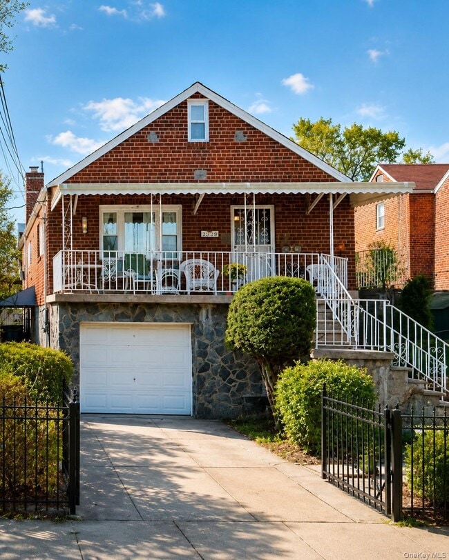 Building Photo - 2329 Throop Ave