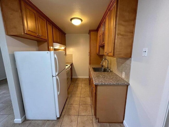 Building Photo - 1396 E Santa Clara St