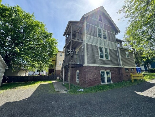 Building Photo - Cozy 1 Bedroom Apartment