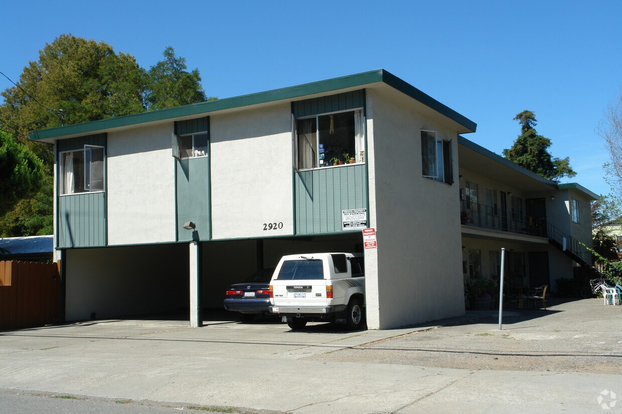 Primary Photo - 2920 Deakin St