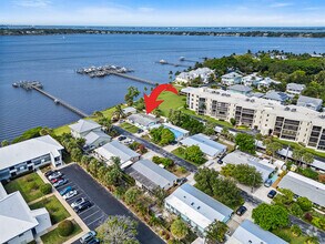 Building Photo - 13 SE Sailfish Ln