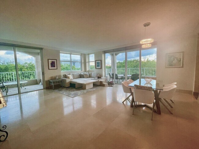 Foto del edificio - 3720 S Ocean Blvd
