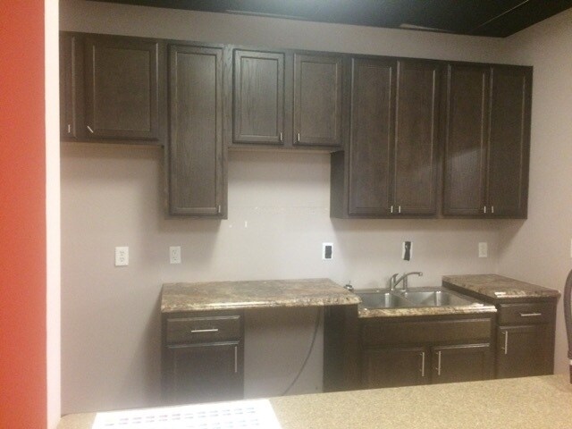 5411-5413 Breakroom - Afton Village