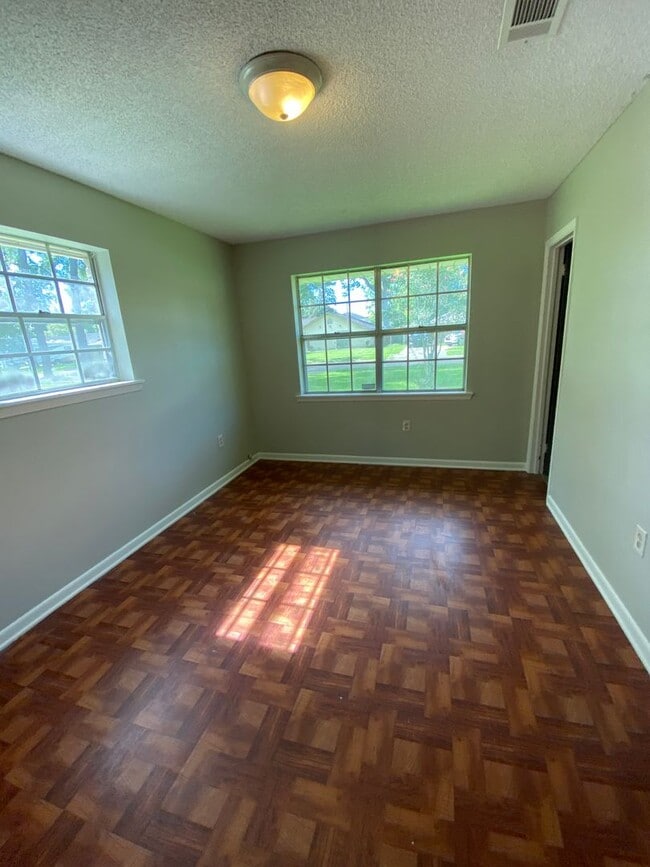 Foto del edificio - 1006 E Hazel St