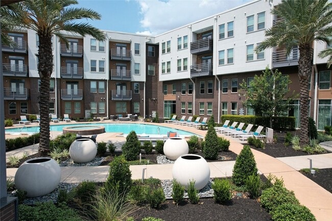 Building Photo - 23233 Western Centre Dr