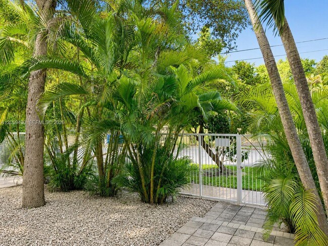 Foto del edificio - 2954 Whitehead St