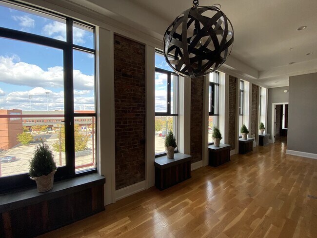 Foto del edificio - 415 E Market St